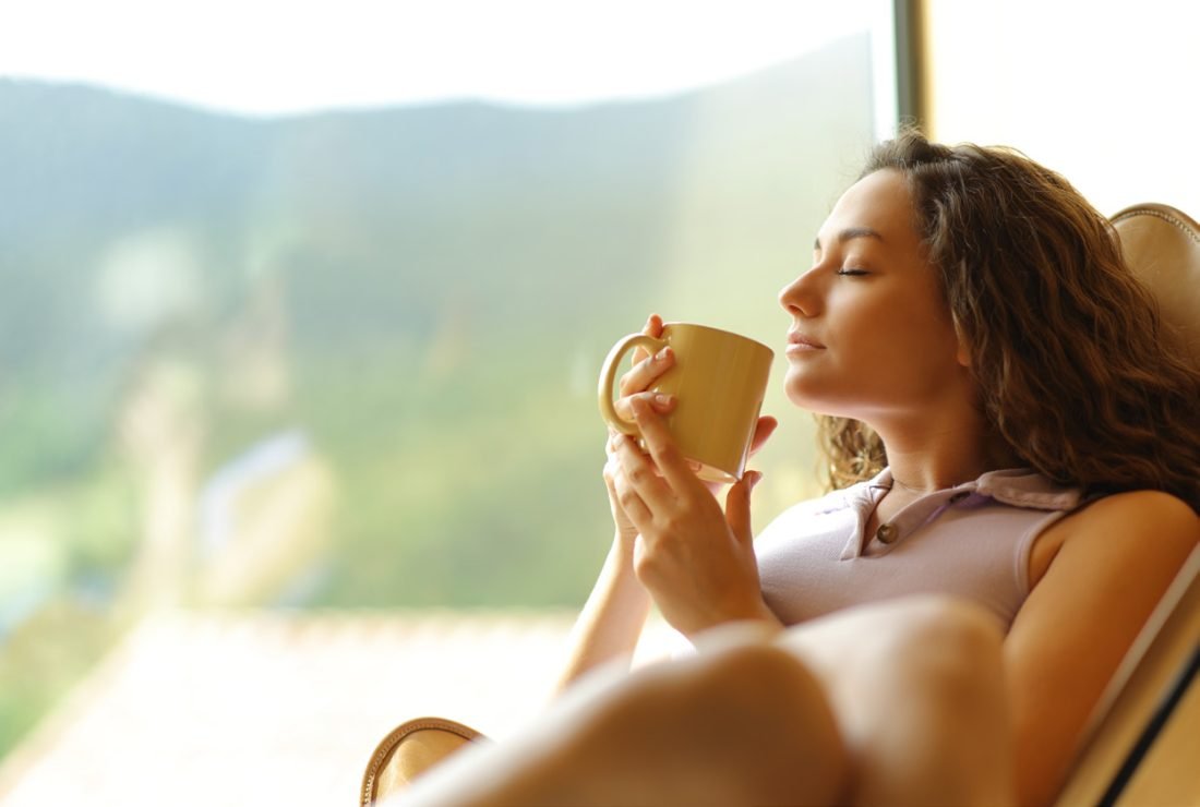 Desayuno tranquilo en la terraza